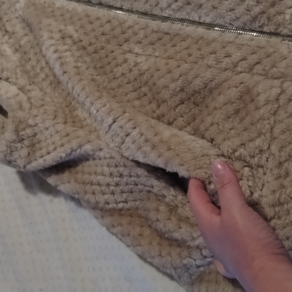 Calvin Klein tan fuzzy vest - Picture 5 of 7